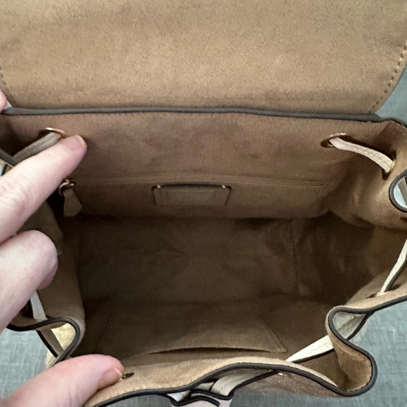 Coach Kleo Beige and Cream Signature Backpack with matching Wallet NWOT - Picture 3 of 5